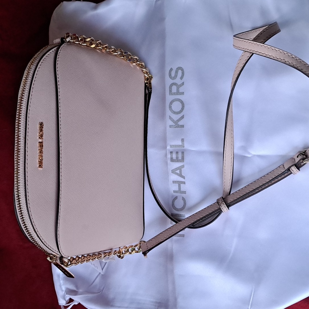 🎁 SOLD NEW Michael Kors Pink Dome Design Leather Crossbody Excellent Cond. - Picture 11 of 11
